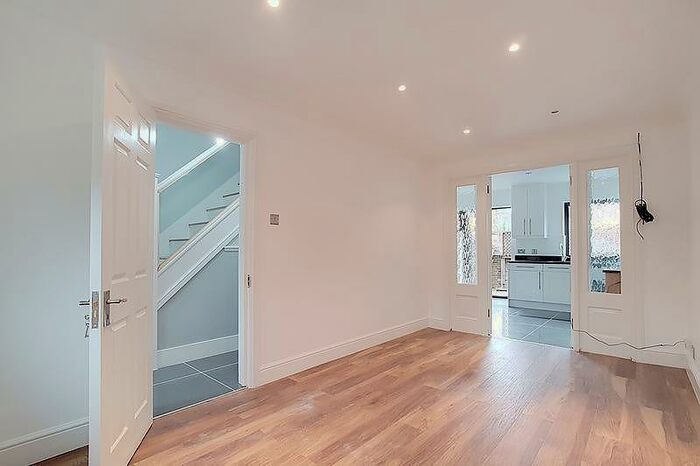 4 Bedroom Apartment To Rent In Iron Monger Place, Isle Of Dogs, Canary Wharf, London, E14