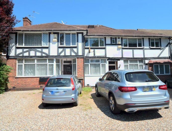 2 Bedroom Flat To Rent In Malden Road, KT4