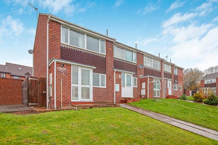 2 Bedroom End Of Terrace House To Rent In Lanchester Drive, Banbury, OX16