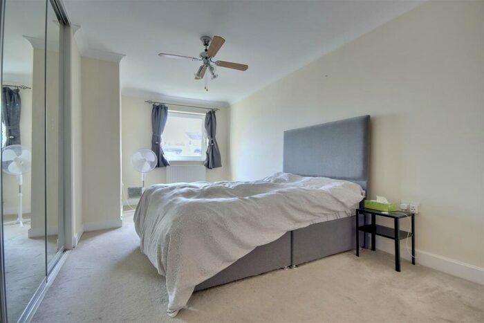 2 Bedroom Flat For Sale In Gunwharf Quays, Portsmouth, PO1
