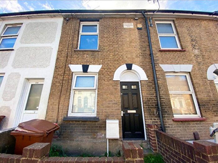 2 Bedroom House To Rent In Luton Road, Chatham, ME4