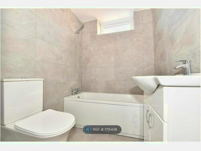 4 Bedroom End Of Terrace House To Rent In Orchid Place, Laindon, SS15