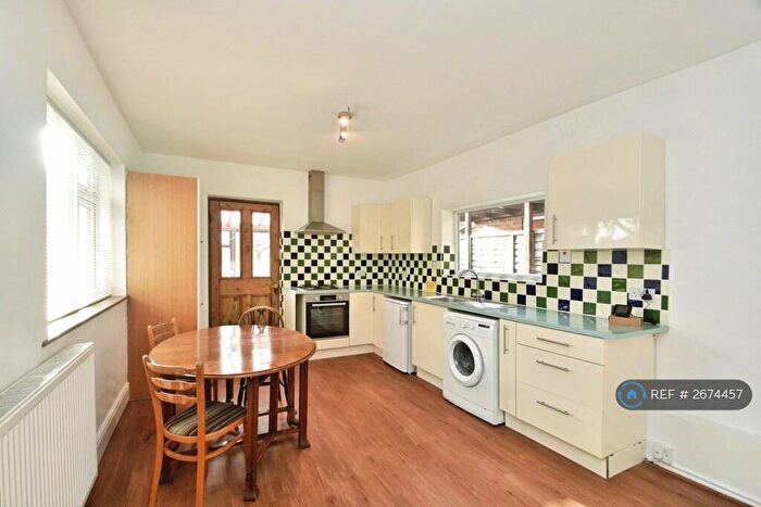 1 Bedroom Flat To Rent In Lynton Gardens, Harrogate, HG1