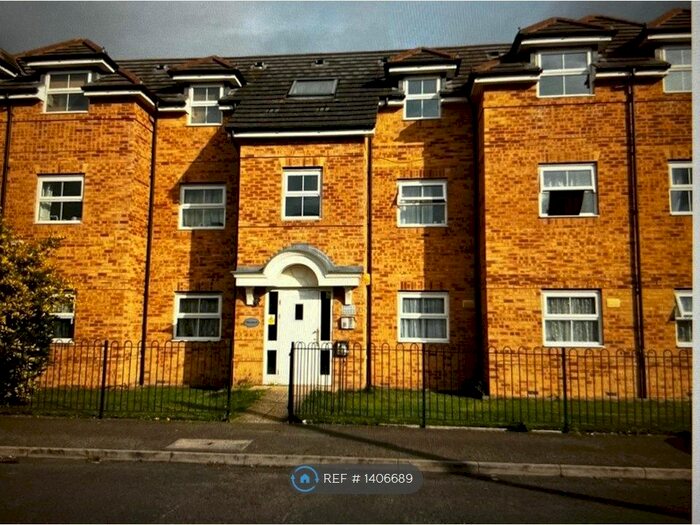 2 Bedroom Flat To Rent In Rutland Avenue, Slough, SL1