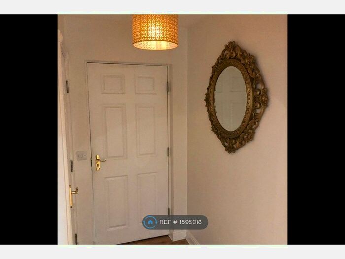 2 Bedroom Flat To Rent In Grove Lane, Hale, Altrincham, WA15