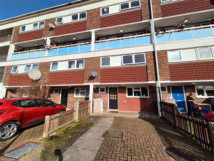 3 Bedroom Maisonette For Sale In Lamberhurst Close, St Mary Cray, Kent, BR5
