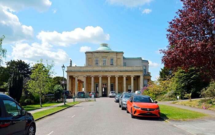 2 Bedroom Flat For Sale In East Approach Drive, Pittville, Cheltenham, GL52