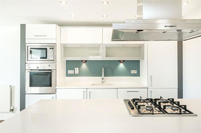 2 Bedroom Apartment To Rent In York Road, London, SW11