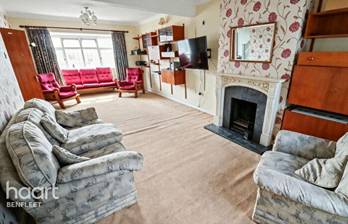 3 Bedroom Semi Detached House For Sale In Cumberland Avenue, Benfleet, SS7
