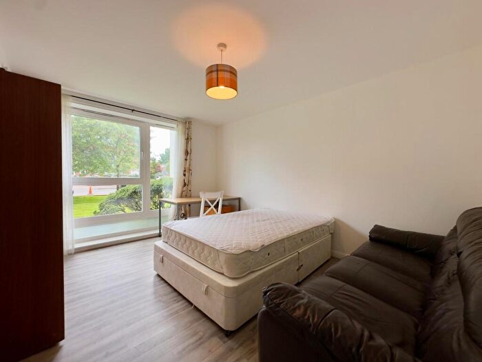 3 Bedroom Flat To Rent In Hanson Park, Dennistoun, Glasgow, G31