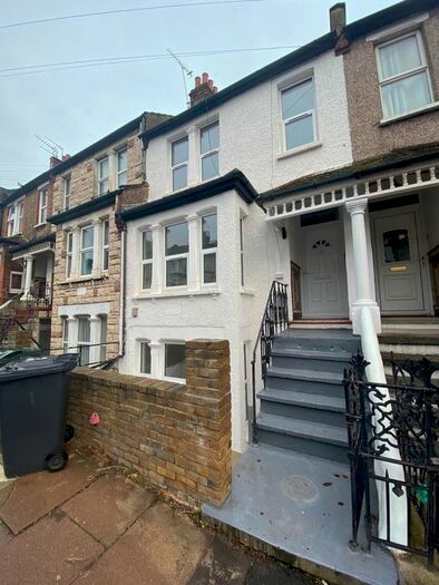 4 Bedroom Flat To Rent In Priory Hill, Dartford DA1