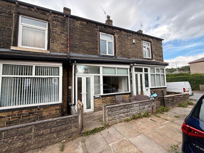 3 Bedroom Terraced House For Sale In Cresswell Place, Horton Bank Top, Bradford, BD7
