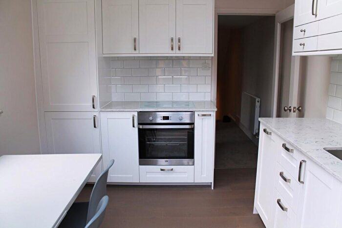 3 Bedroom Maisonette To Rent In Hatchard Road, N19