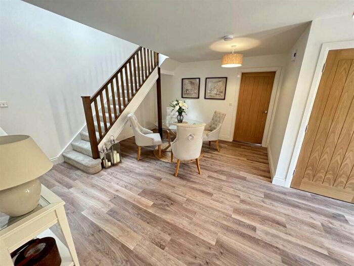 3 Bedroom End Of Terrace House For Sale In Barnston, Wirral, CH61