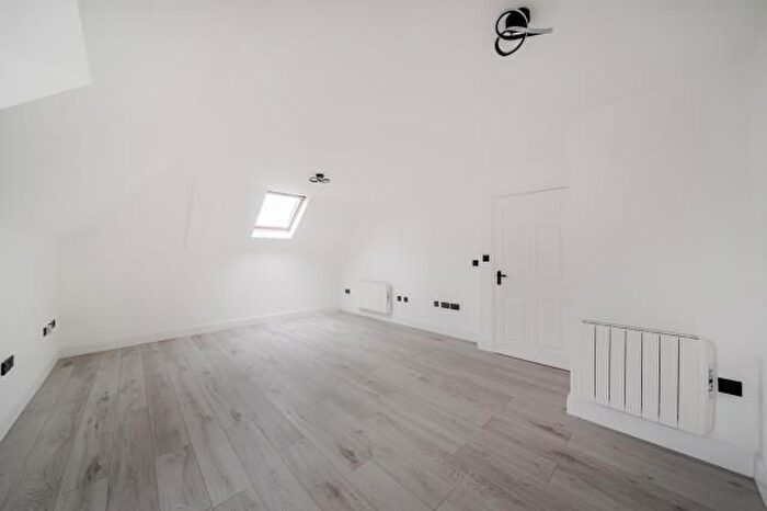 2 Bedroom Flat For Sale In Floyer Close, Richmond, TW10
