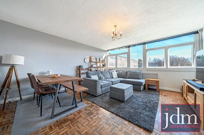 3 Bedroom Maisonette To Rent In Tarnwood Park, London, SE9