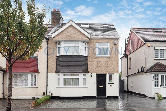 4 Bedroom Semi-Detached House To Rent In Northdown Road, Welling, Kent, DA16