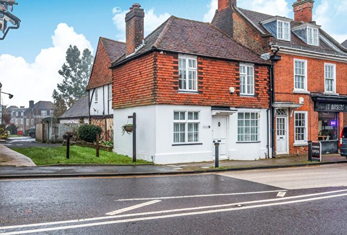3 Bedroom Link Detached House For Sale In High Street, Merstham, Redhill, Surrey, RH1