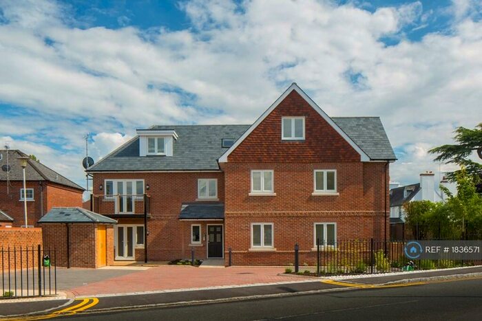 2 Bedroom Maisonette To Rent In Glade View, Marlow, SL7