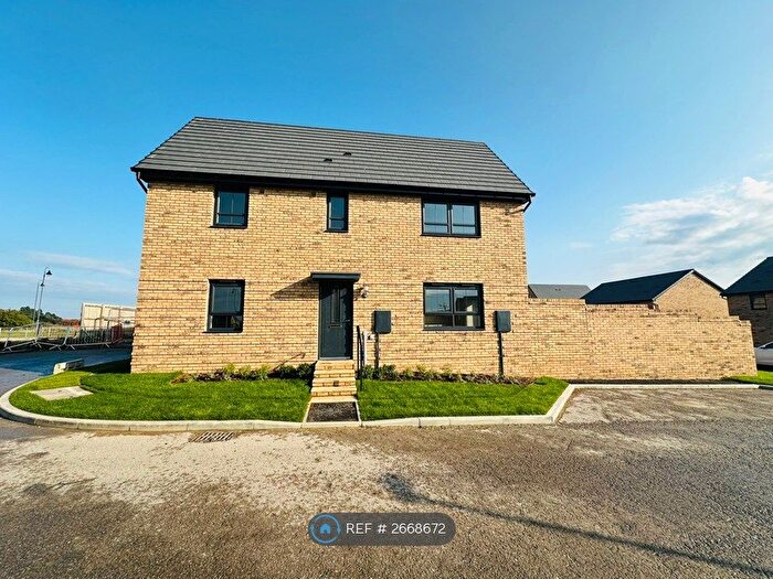 3 Bedroom Semi Detached House To Rent In Shippery Lane, Swindon, SN1