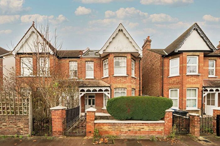 2 Bedroom Flat To Rent In Regina Road, London, W13