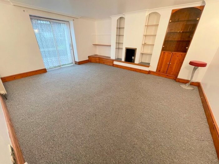 3 Bedroom Flat To Rent In Lea Bridge Road, Hackney, E5