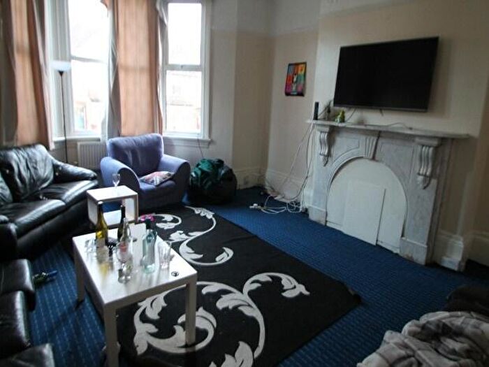 9 Bedroom House To Rent In Cardigan Road, Leeds, LS6