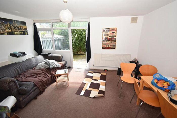 5 Bedroom Maisonette To Rent In Yelverton Road, Battersea, SW11