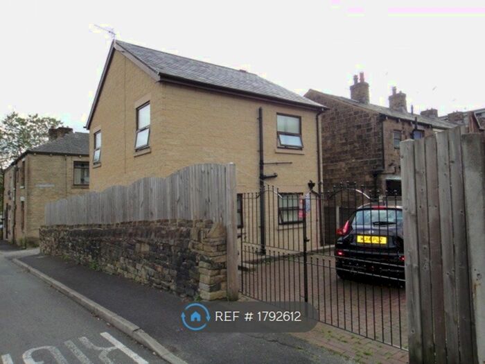3 Bedroom Detached House To Rent In Shepley Street, Oldham, OL4