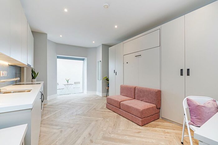 Studio To Rent In Hanger Lane, Ealing, W5
