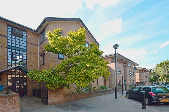1 Bedroom Apartment To Rent In Jeger Avenue, Haggerston, E2