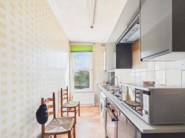 2 Bedroom Flat For Sale In Harley Road, London, NW10