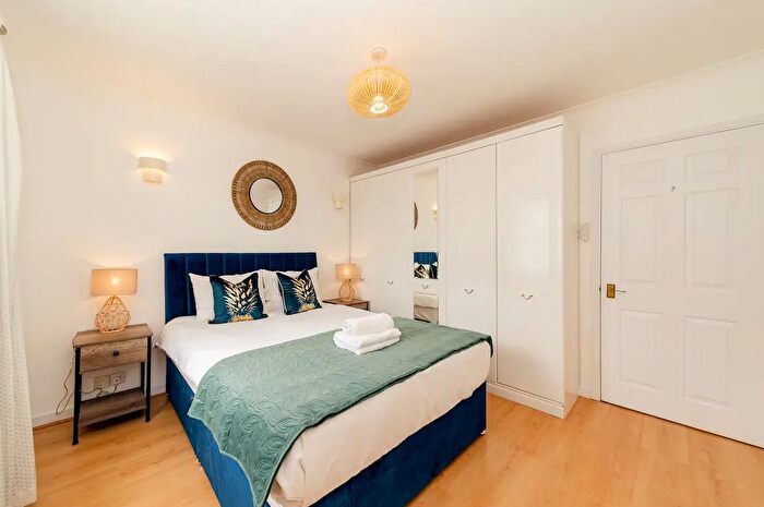 2 Bedroom Flat To Rent In Ivy Mews, Ivy Place, Hove, BN3