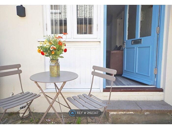 1 Bedroom Flat To Rent In Trinity Hill, Torquay, TQ1
