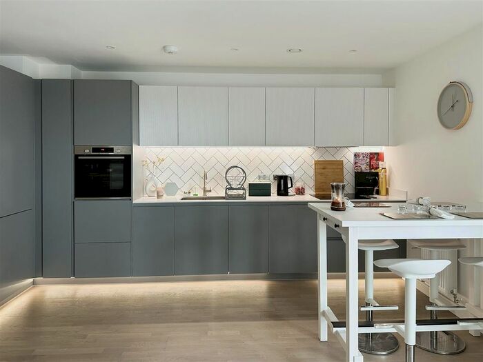 1 Bedroom Flat To Rent In Cedrus Avenue, Southall, UB1