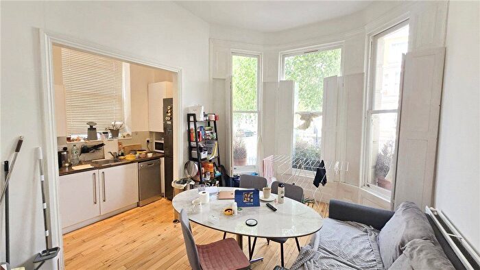 2 Bedroom Flat To Rent In Longridge Road, Earls Court, London, SW5