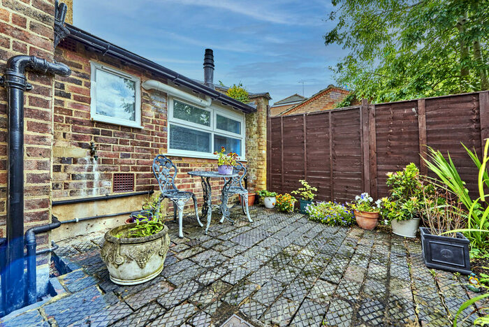 1 Bedroom Maisonette To Rent In Cowper Road, Harpenden, Hertfordshire, AL5