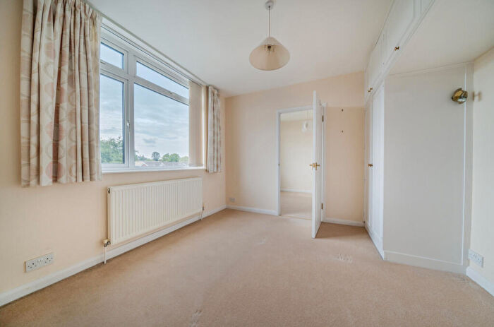 3 Bedroom Apartment For Sale In Hawthorne Road, Bromley, BR1