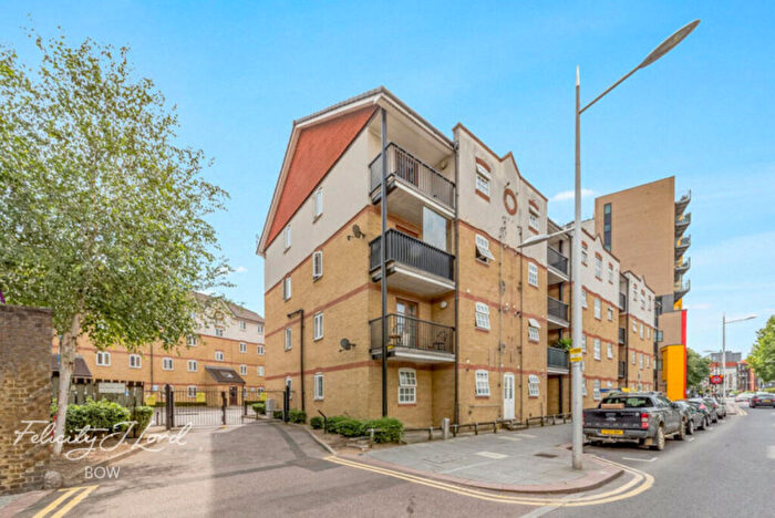 2 Bedroom Flat To Rent In St Pauls Way, London, E3
