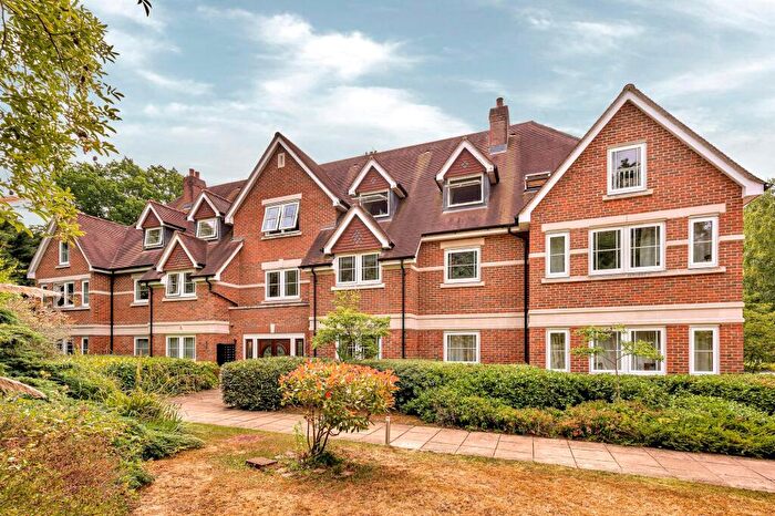 3 Bedroom Penthouse To Rent In Portsmouth Road, Lakewood Portsmouth Road, KT10