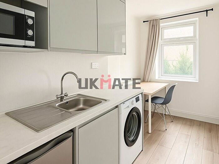 1 Bedroom Flat To Rent In Station Road, Kingston, KT2