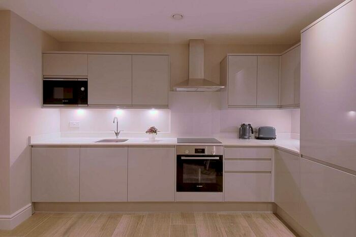 2 Bedroom Apartment To Rent In Petersfield Avenue, Slough, Berkshire, SL2
