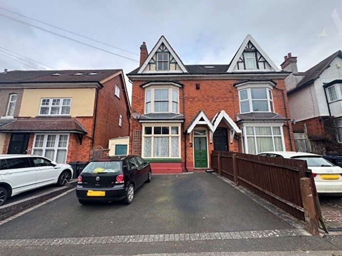 4 Bedroom Semi Detached House For Sale In Vicarage Road, Yardley, Birmingham, West Midlands, B33