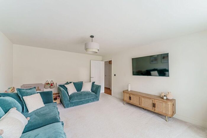 4 Bedroom Detached House For Sale In Bay Street, Thorpe Willoughby, YO8