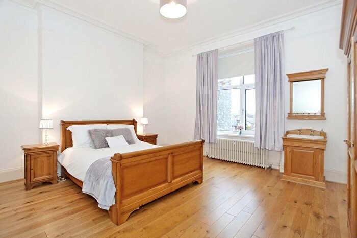 6 Bedroom Terraced House To Rent In Gray Street, Aberdeen, AB10