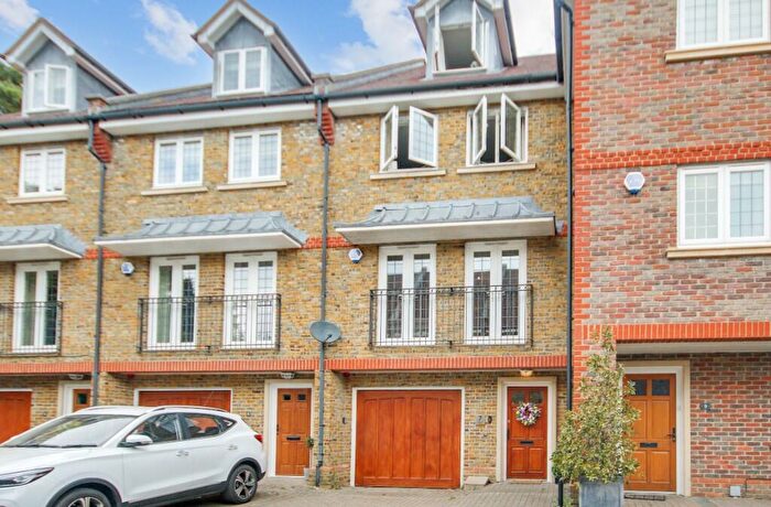 4 Bedroom Town House For Sale In Aspen Court, Fairfield Road, East Grinstead, West Sussex, RH19