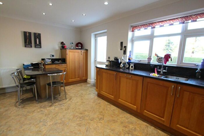 4 Bedroom Detached House For Sale In Blunham Road, Moggerhanger, MK44