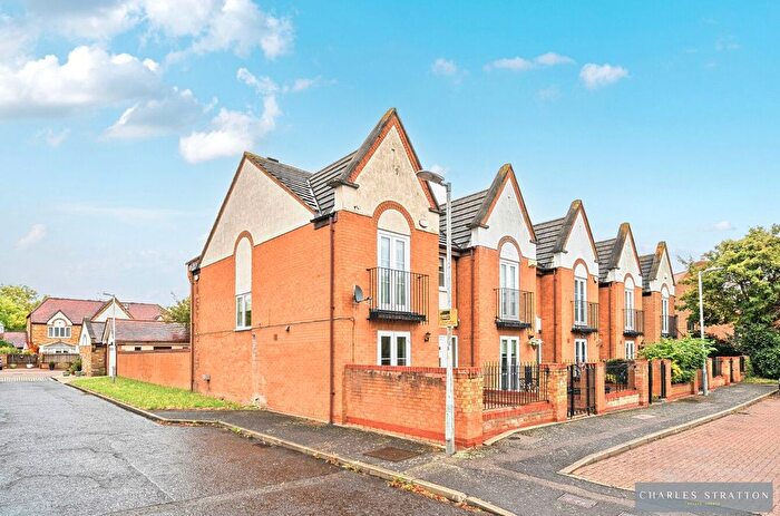 3 Bedroom End Of Terrace House For Sale In Landseer Close, Hornchurch, RM11