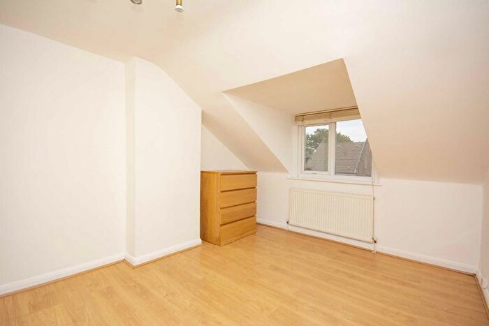 2 Bedroom Flat To Rent In Victoria Road, London, NW4