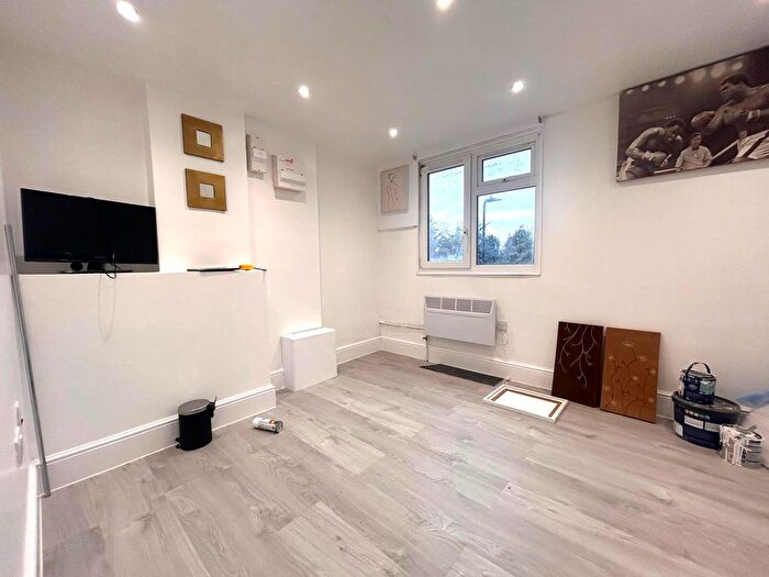 1 Bedroom Flat For Sale In Hindhead Gardens, Northolt, UB5